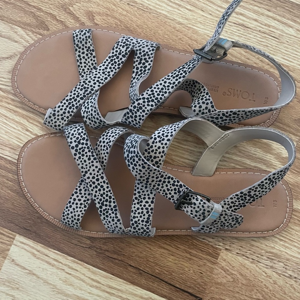 New - Never Worn Womens Tom Sandals